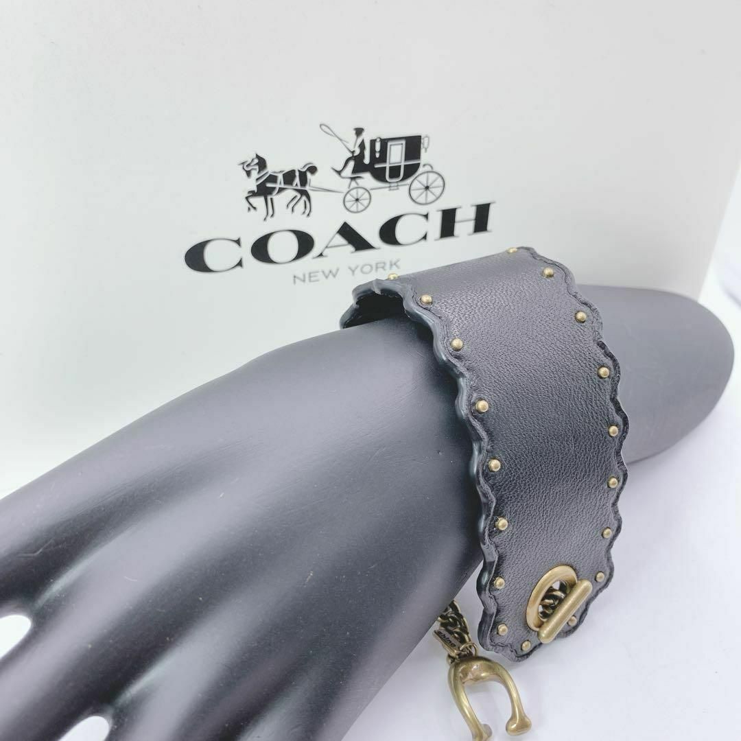 COACH(コーチ)の【極美品】COACH　コーチ　ブレスレット　ブラック　黒　太め　ブランド レディースのアクセサリー(ブレスレット/バングル)の商品写真