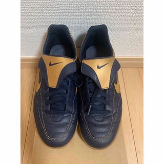 NIKE ウィメンズ　フットサルシューズ　スニーカー(スニーカー)