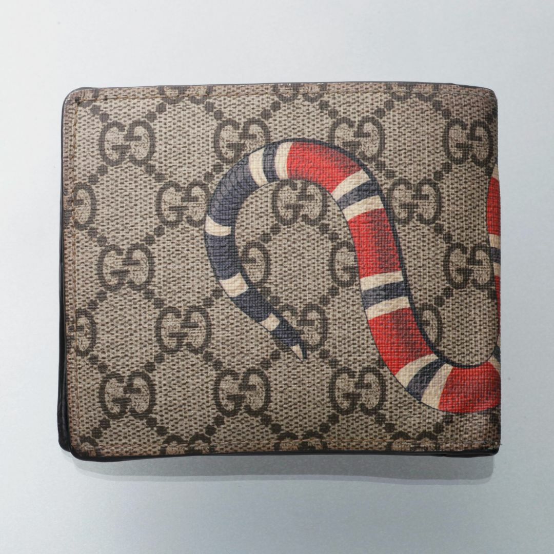 Gucci(グッチ)のK3679 グッチ スネーク プリント GGスプリーム 二つ折 財布 イタリア製 メンズのファッション小物(折り財布)の商品写真