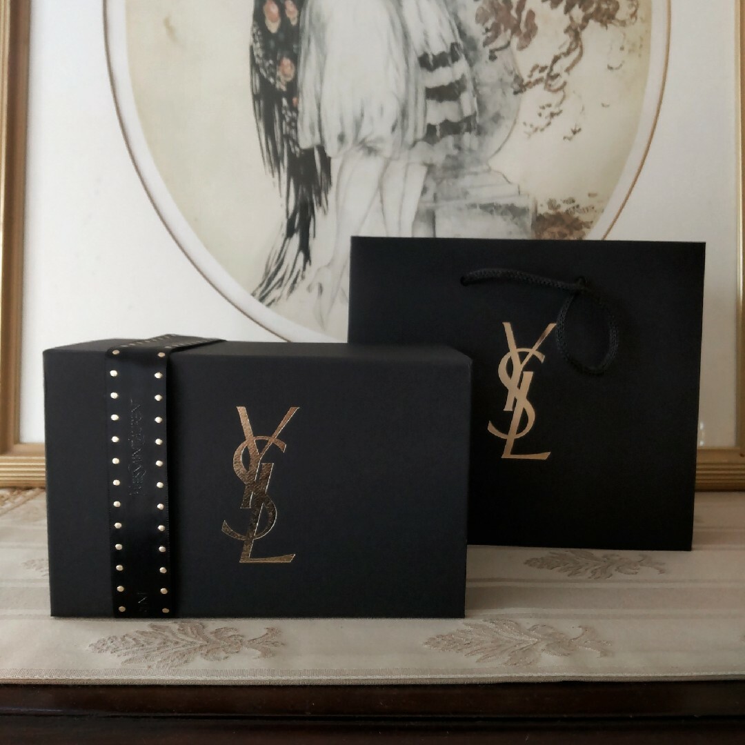 Yves Saint Laurent(イヴサンローラン)のYSL ラッピング ギフトボックス ＆ 紙袋 レディースのバッグ(ショップ袋)の商品写真