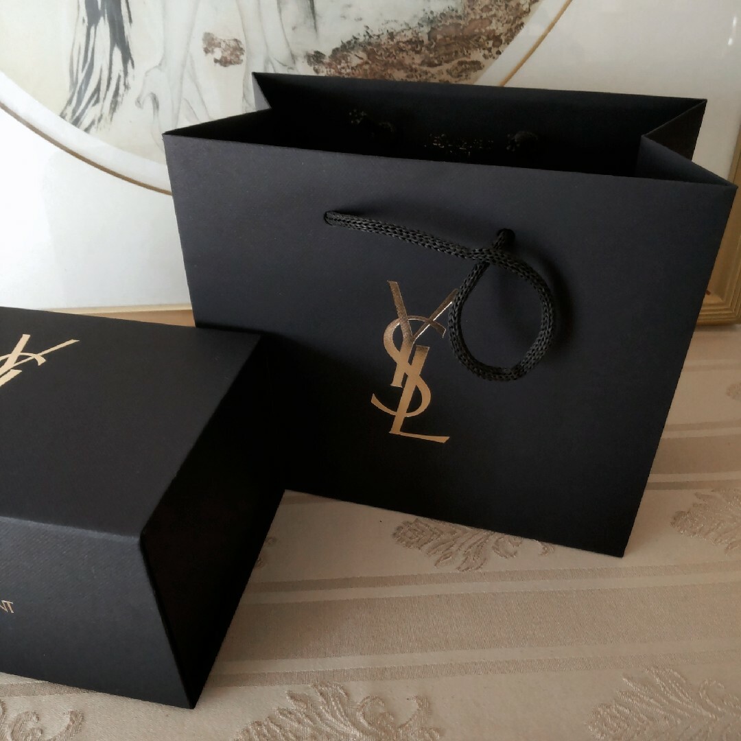 Yves Saint Laurent(イヴサンローラン)のYSL ラッピング ギフトボックス ＆ 紙袋 レディースのバッグ(ショップ袋)の商品写真