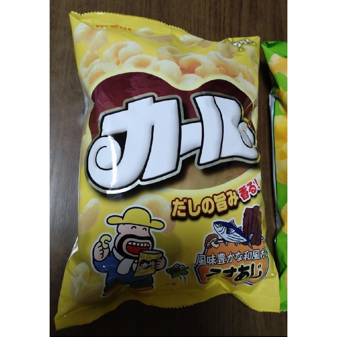 【西日本限定】　明治　カール　○2種セット 食品/飲料/酒の食品(菓子/デザート)の商品写真