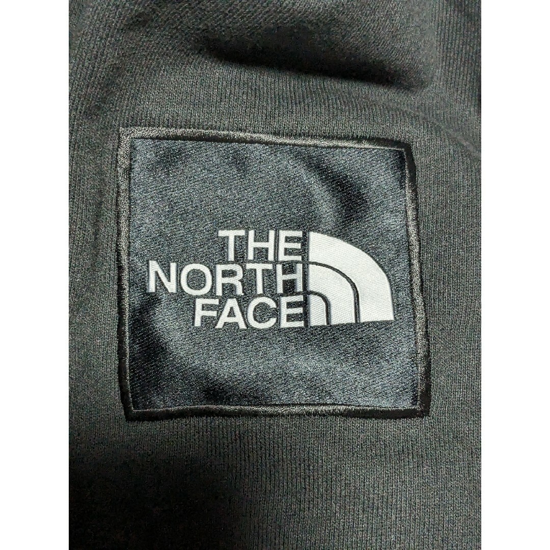 THE NORTH FACE(ザノースフェイス)のノースフェイス スクエアロゴフーディ メンズ Ｍサイズ ブラック NT12333 メンズのトップス(パーカー)の商品写真