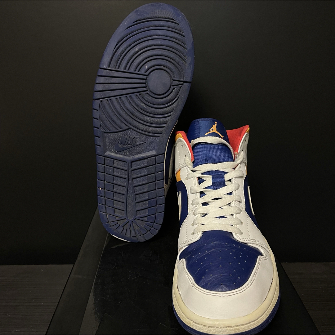 NIKE(ナイキ)のNIKE AIR JORDAN 1 MID メンズの靴/シューズ(スニーカー)の商品写真