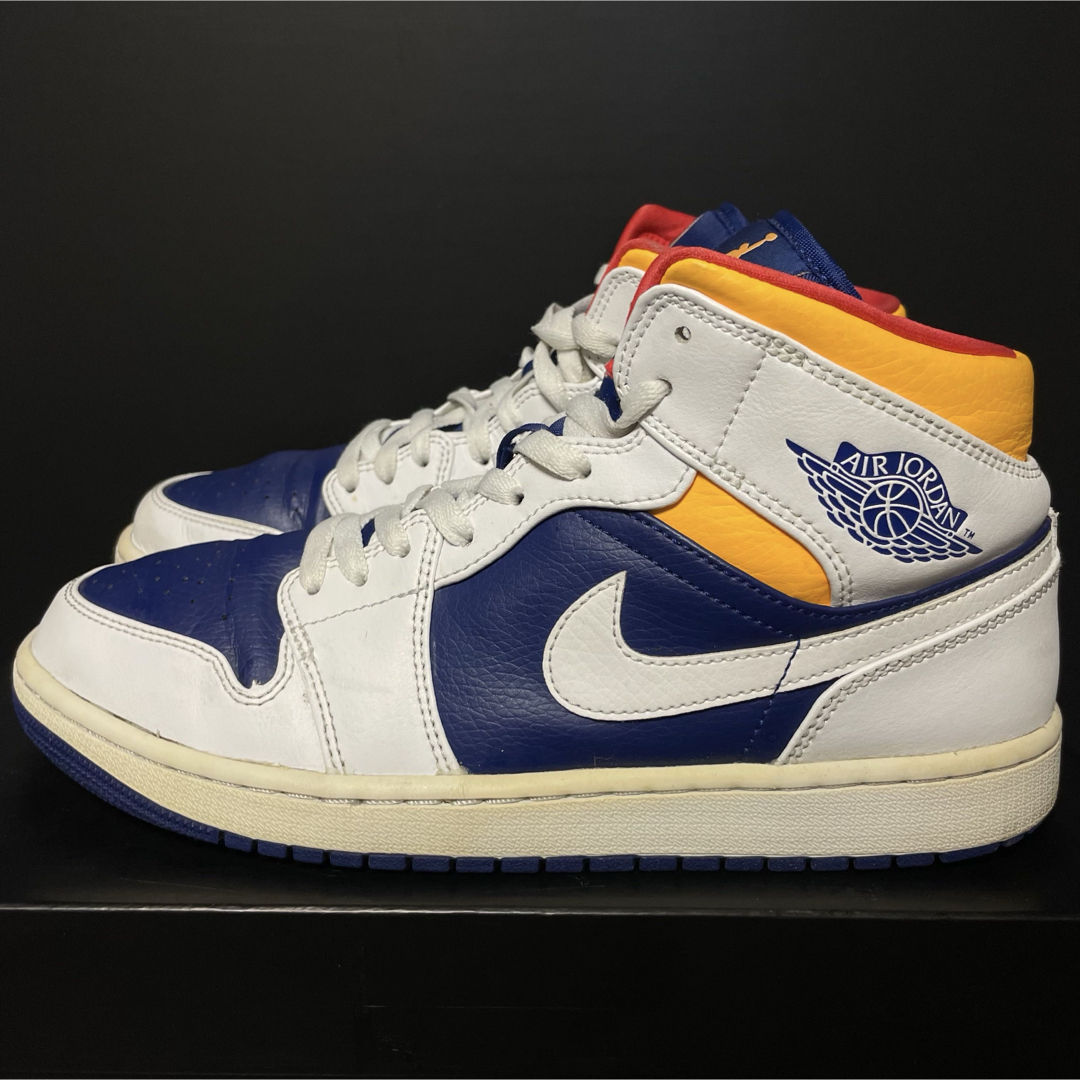 NIKE(ナイキ)のNIKE AIR JORDAN 1 MID メンズの靴/シューズ(スニーカー)の商品写真