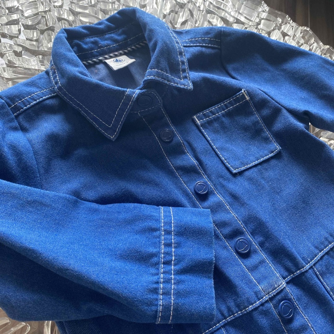 PETIT BATEAU(プチバトー)のプチバトー　デニム　ロンパース キッズ/ベビー/マタニティのベビー服(~85cm)(ロンパース)の商品写真