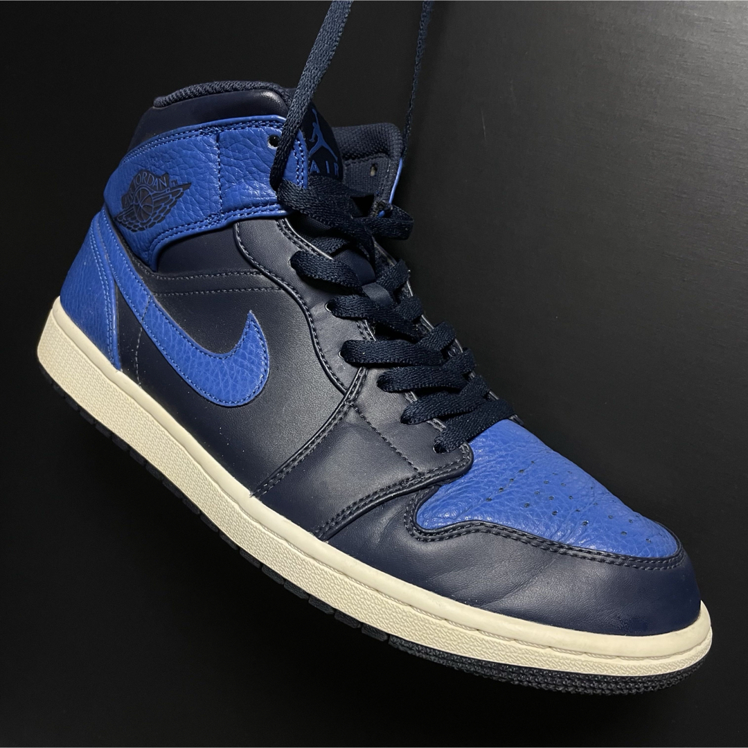 NIKE(ナイキ)のNIKE AIR JORDAN 1 MID メンズの靴/シューズ(スニーカー)の商品写真