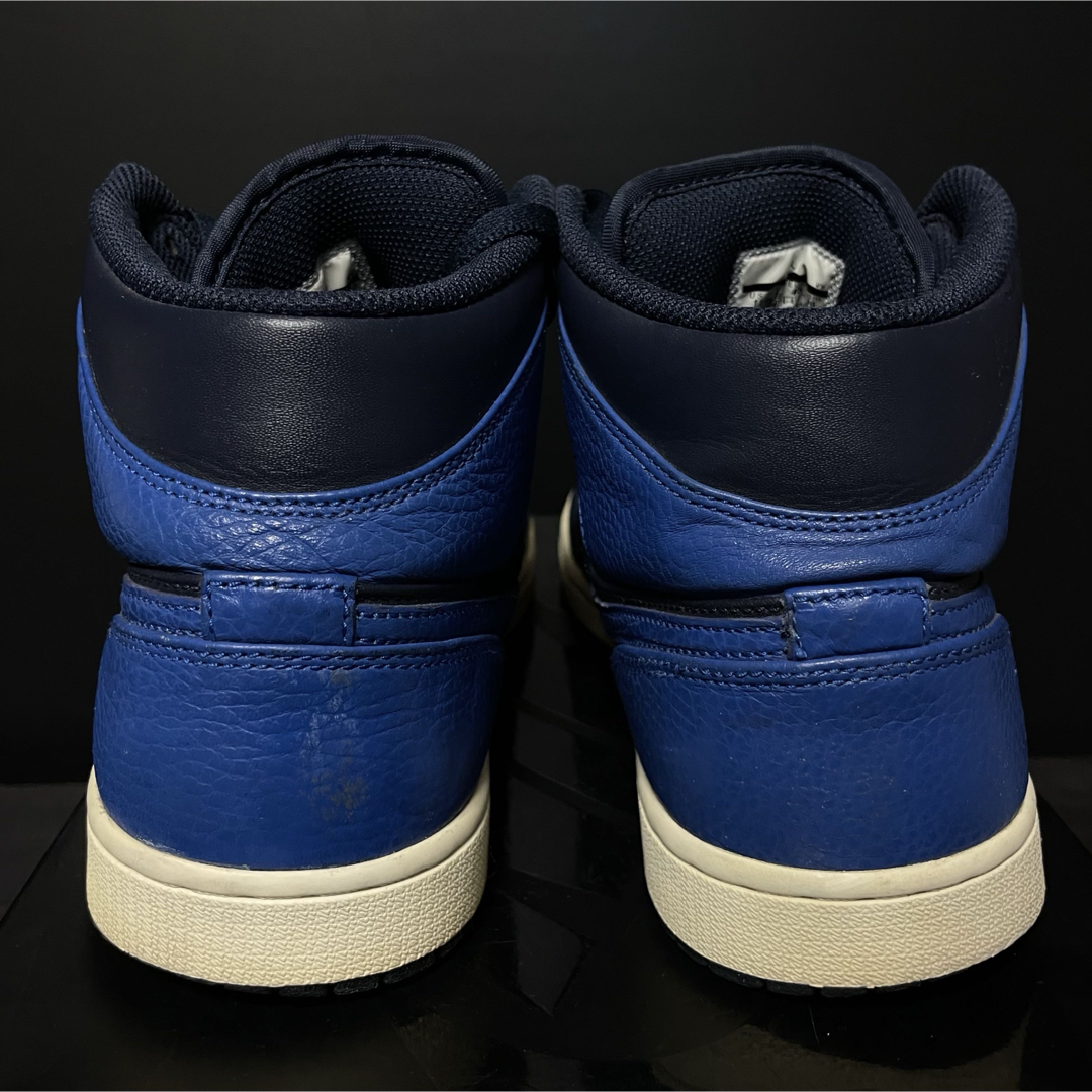 NIKE(ナイキ)のNIKE AIR JORDAN 1 MID メンズの靴/シューズ(スニーカー)の商品写真