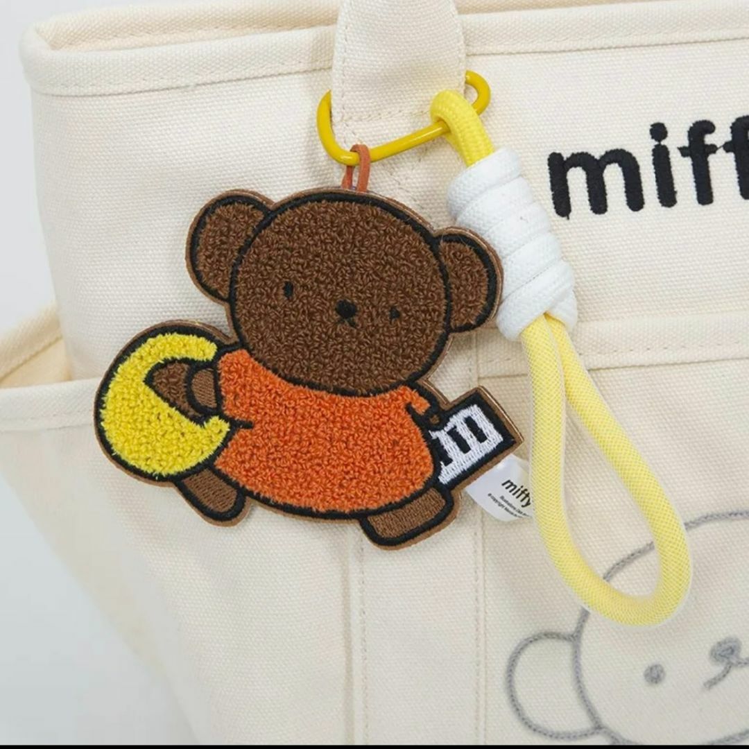 miffy(ミッフィー)のミッフィー　もこもこ刺繍キーホルダー　miffy 日本未発売　タイプ3 エンタメ/ホビーのアニメグッズ(キーホルダー)の商品写真