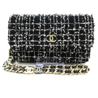 CHANEL - CHANEL(シャネル) 携帯電話ケース フラップフォンケース/マトラッセ AP3781/B15592/NU928 黒×白×シルバー 2024年春夏プレコレクション/チェック柄/スパンコール/ココチェーンショルダー/ゴールド金具 コットンツイード×スパンコール