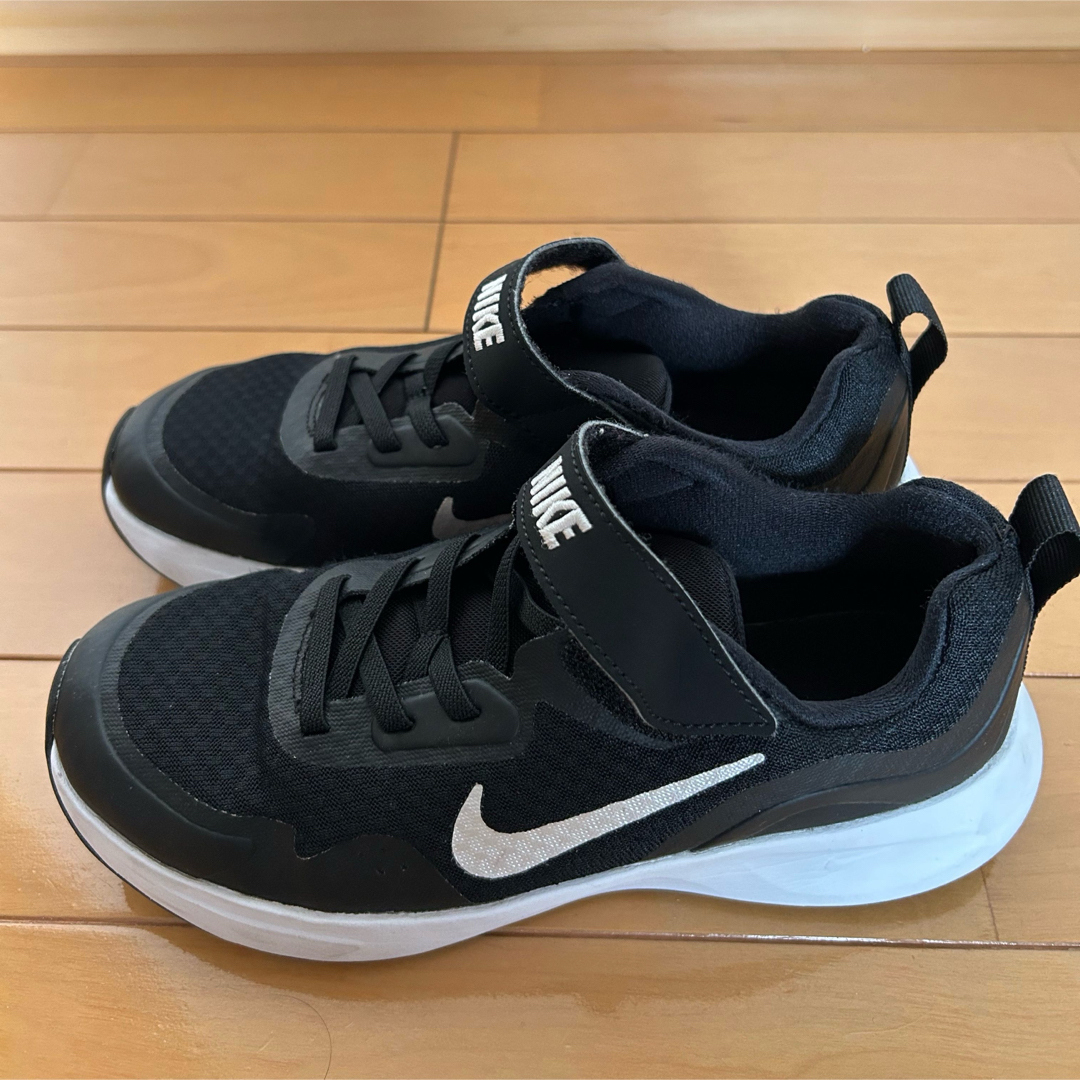 NIKE(ナイキ)のNIKE スニーカー　21cm  ブラック キッズ/ベビー/マタニティのキッズ靴/シューズ(15cm~)(スニーカー)の商品写真