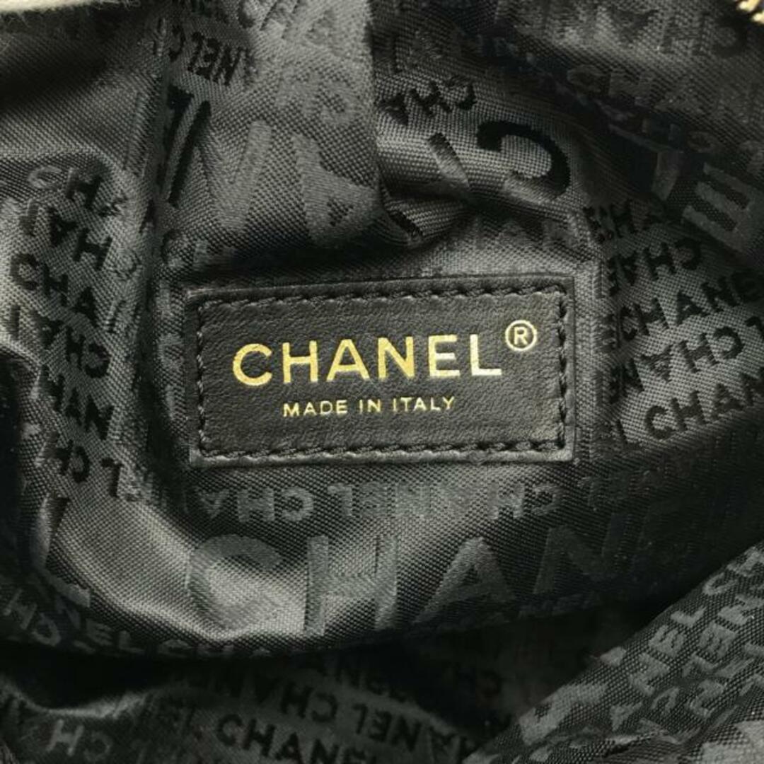 CHANEL(シャネル)のCHANEL(シャネル) クラッチバッグ - 黒 クローバー/チェーンストラップ サテン×レザー レディースのバッグ(クラッチバッグ)の商品写真