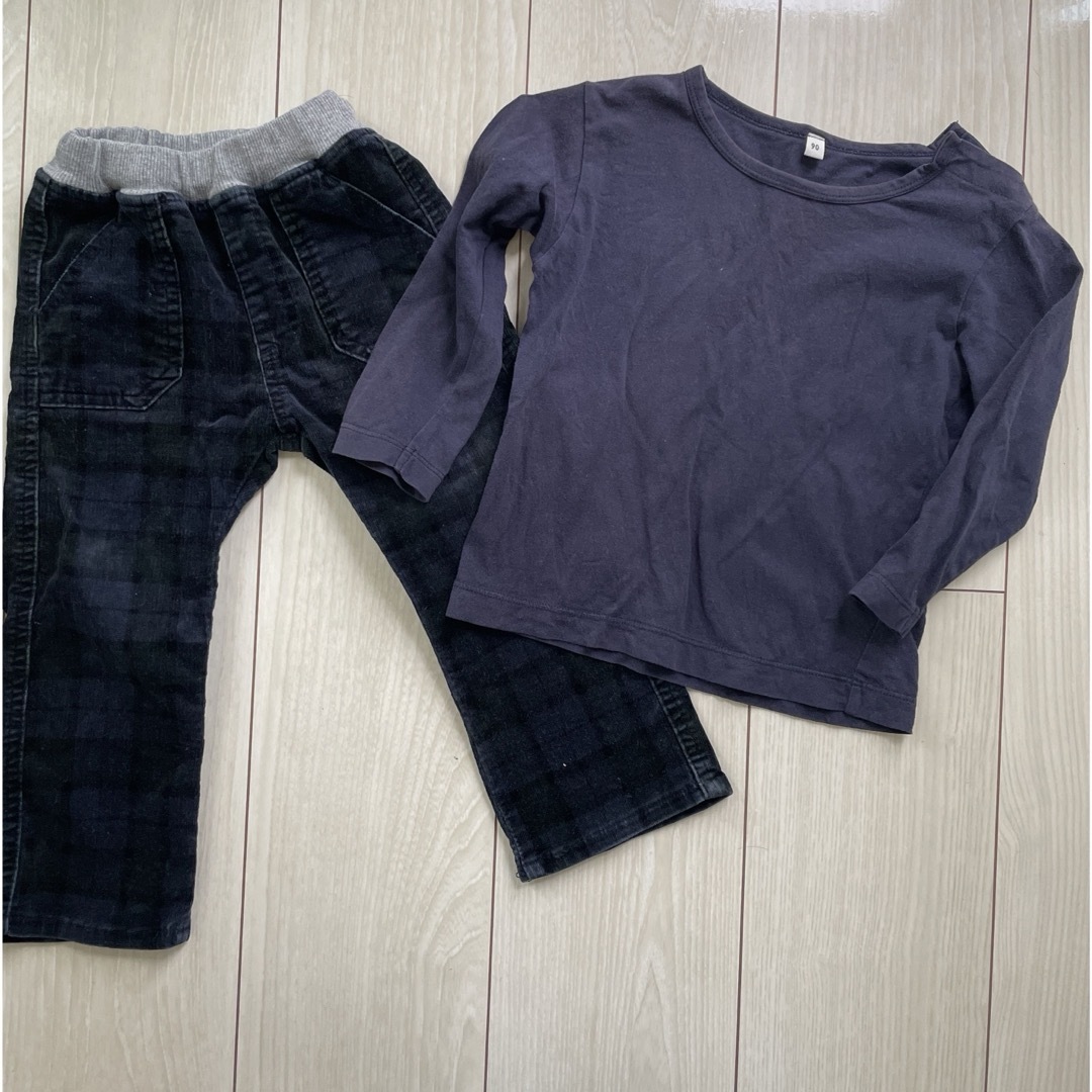 MUJI (無印良品)(ムジルシリョウヒン)のMUJI 無印　長袖Tシャツとコーデュロイパンツ　サイズ90 キッズ/ベビー/マタニティのキッズ服男の子用(90cm~)(Tシャツ/カットソー)の商品写真