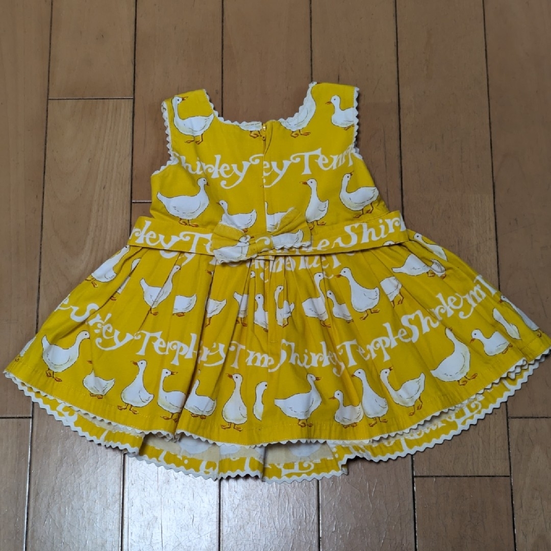 Shirley Temple(シャーリーテンプル)のワンピース　アヒル柄　黄色　90cm キッズ/ベビー/マタニティのキッズ服女の子用(90cm~)(ワンピース)の商品写真