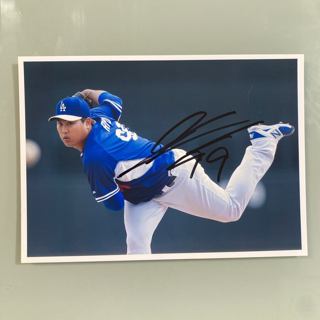 リュ・ヒョンジン直筆サイン入り2Lサイズ写真…Ryu Hyun-Jin エンタメ/ホビーのタレントグッズ(スポーツ選手)の商品写真