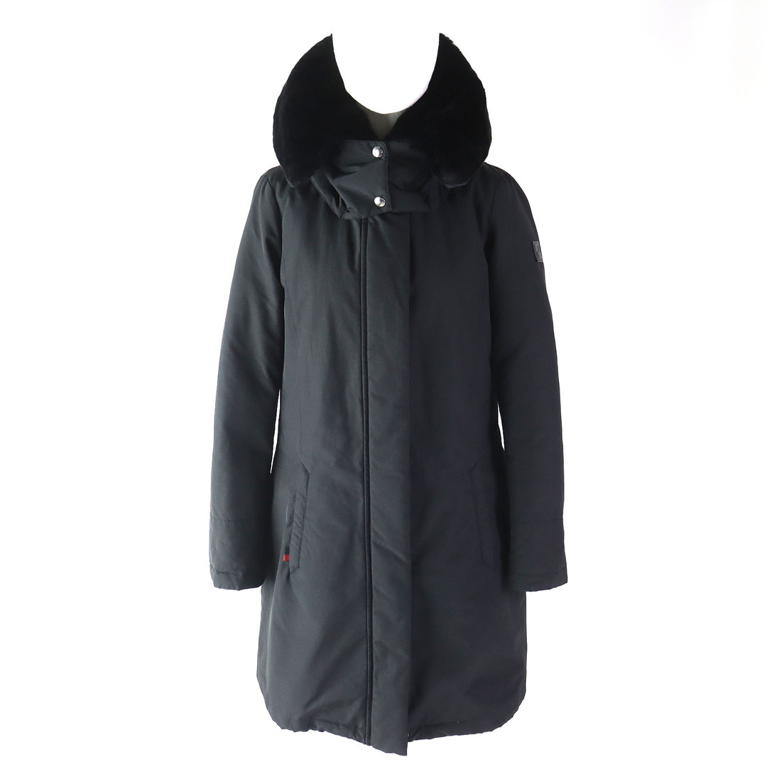 WOOLRICH(ウールリッチ)の良品△WOOLRICH ウールリッチ WWCPS2807 BOW BRIDGE COAT ボウブリッジコート ラビットファー・フード付き ダウンコート ブラック XS 正規品 レディース レディースのジャケット/アウター(ダウンコート)の商品写真