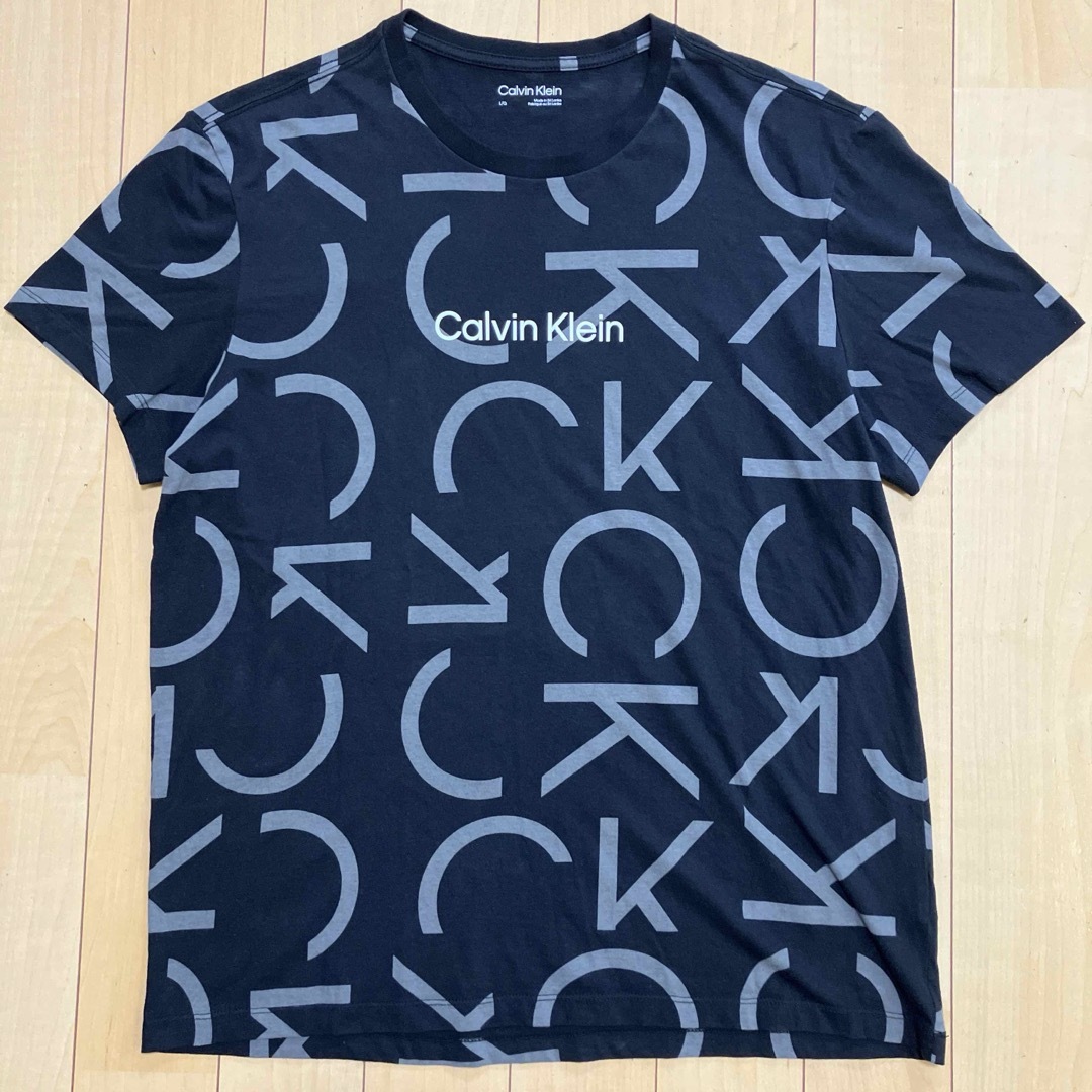 Calvin Klein(カルバンクライン)のCalvin Klein カルバンクライン　Tシャツ 総柄　ブラック　Lサイズ メンズのトップス(Tシャツ/カットソー(半袖/袖なし))の商品写真