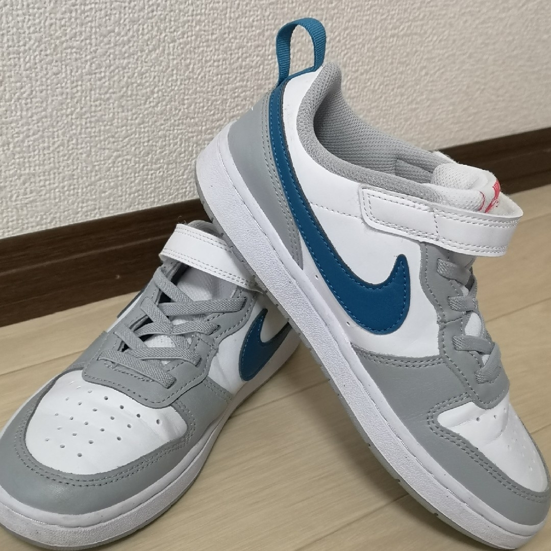 NIKE(ナイキ)のナイキ　スニーカー　美品 キッズ/ベビー/マタニティのキッズ靴/シューズ(15cm~)(スニーカー)の商品写真