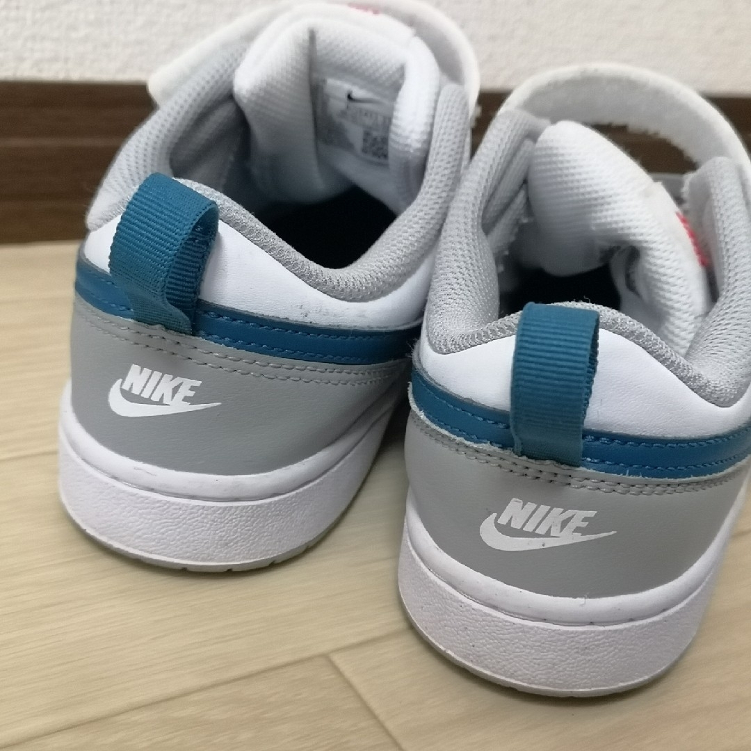 NIKE(ナイキ)のナイキ　スニーカー　美品 キッズ/ベビー/マタニティのキッズ靴/シューズ(15cm~)(スニーカー)の商品写真