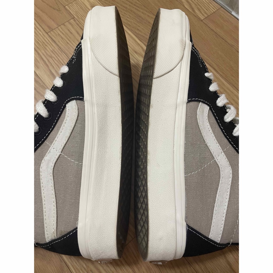 VANS(ヴァンズ)のVans sk8-hi グレー×ブラック ハイカット スニーカー 24cm レディースの靴/シューズ(スニーカー)の商品写真