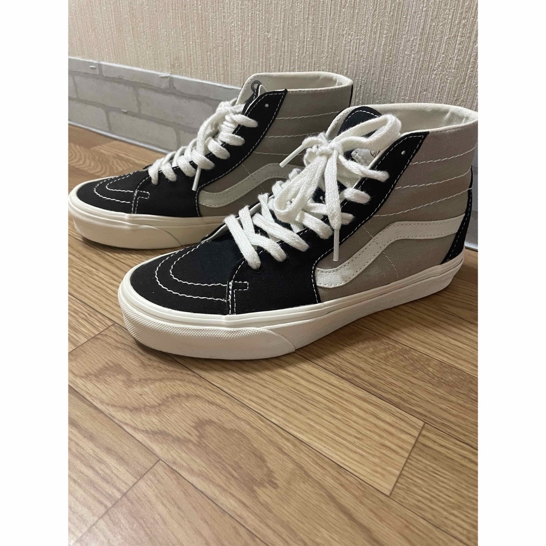 VANS(ヴァンズ)のVans sk8-hi グレー×ブラック ハイカット スニーカー 24cm レディースの靴/シューズ(スニーカー)の商品写真