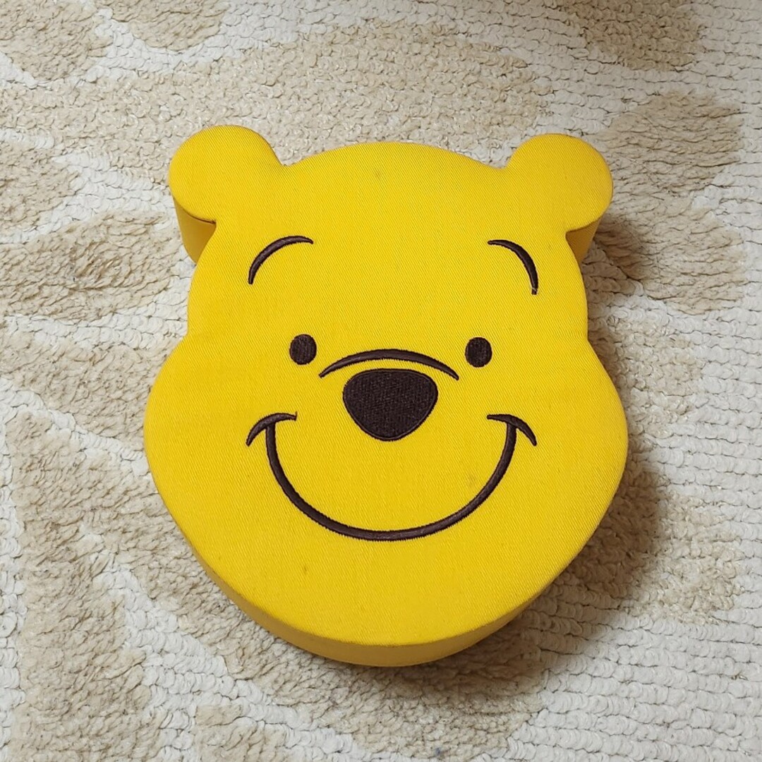 くまのプーさん(クマノプーサン)のディズニーランド限定品  くまのプーさん お菓子 空 布箱 エンタメ/ホビーのおもちゃ/ぬいぐるみ(キャラクターグッズ)の商品写真