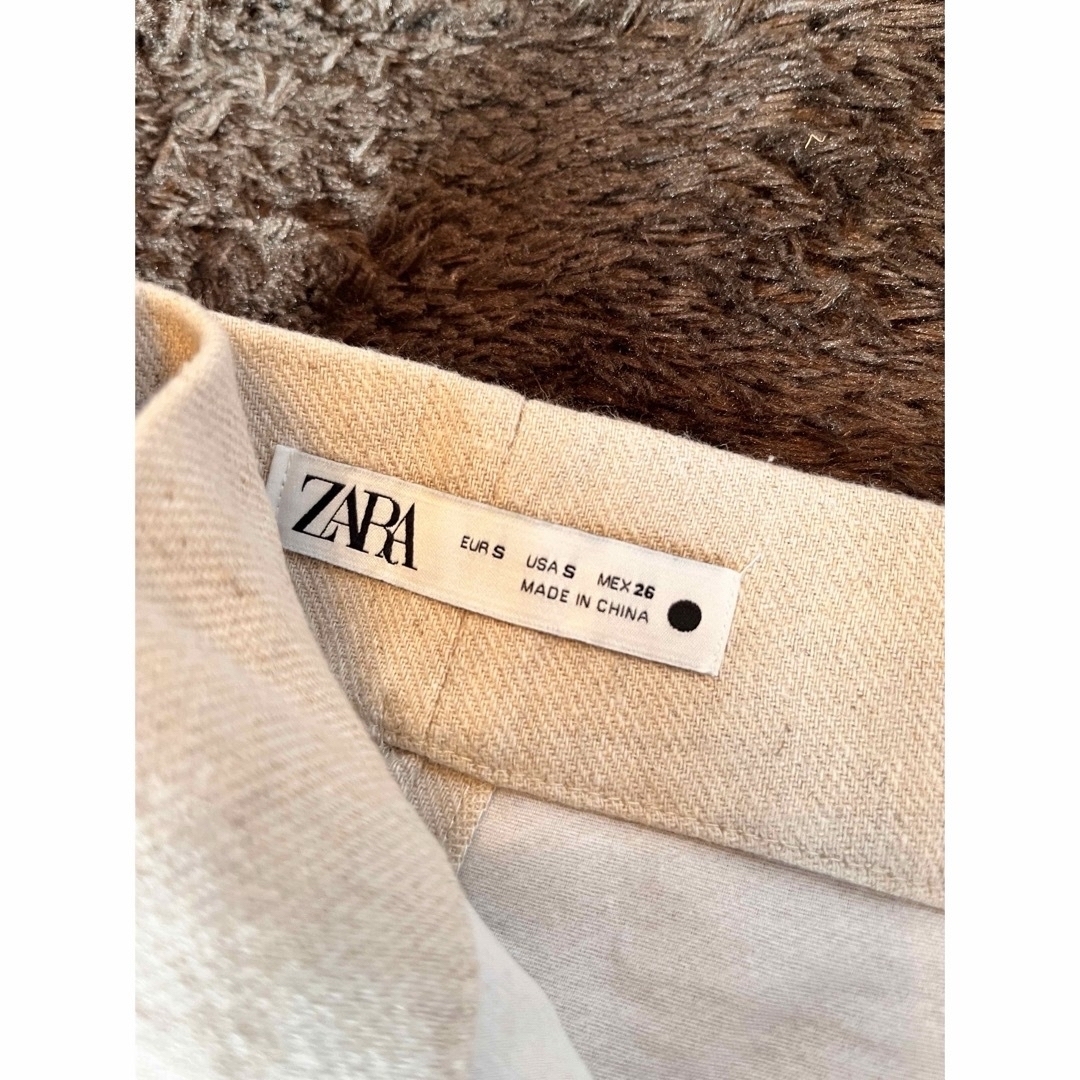 ZARA(ザラ)のZARA ビジュー付き　ミニスカート レディースのスカート(ミニスカート)の商品写真