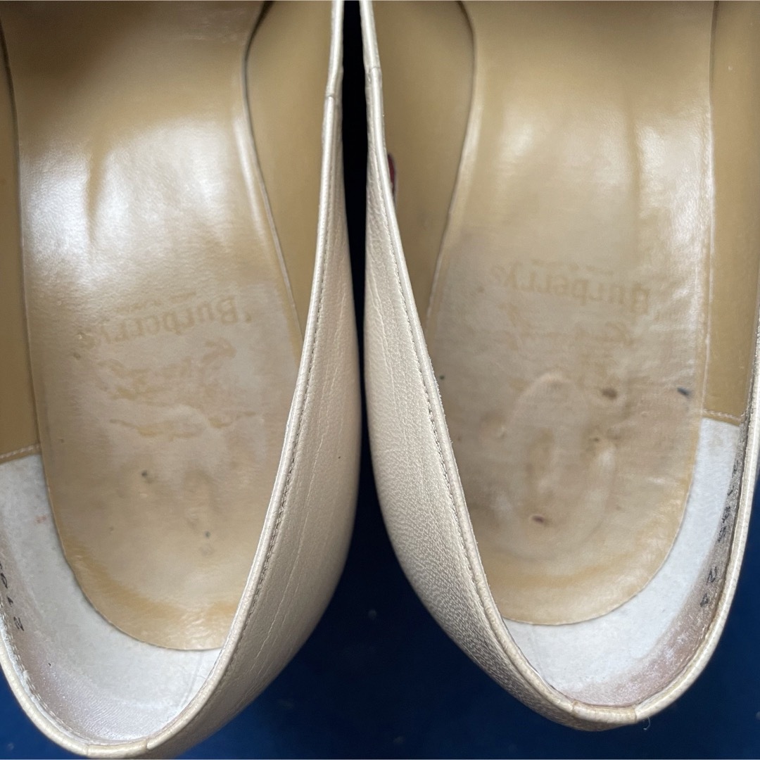 BURBERRY(バーバリー)のバーバリー　パンプス　ベージュ　24cm レディースの靴/シューズ(ハイヒール/パンプス)の商品写真