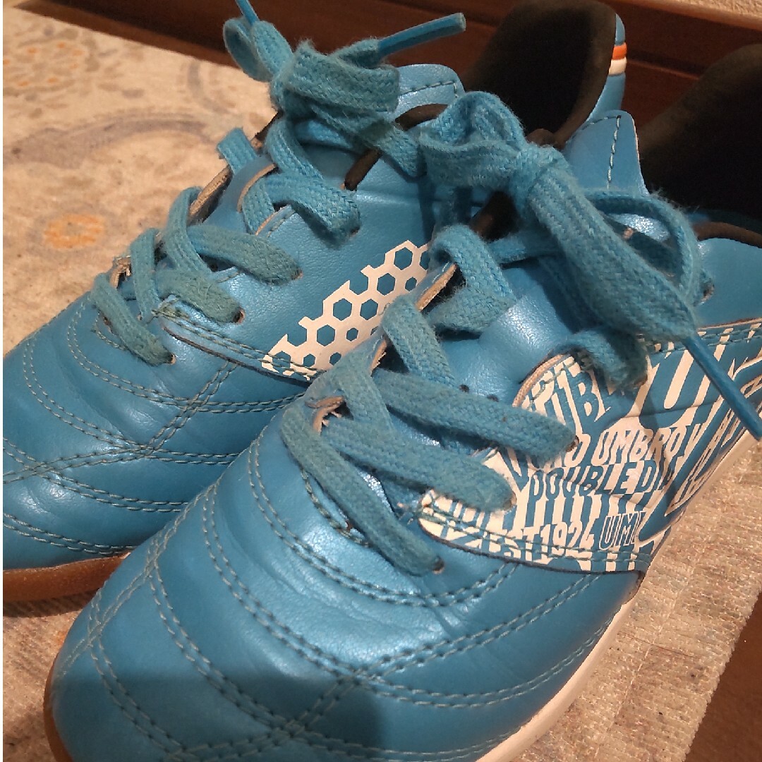 UMBRO(アンブロ)のアンブロ umbro サッカー シューズ アクセレイター TR JR WIDE… スポーツ/アウトドアのサッカー/フットサル(シューズ)の商品写真