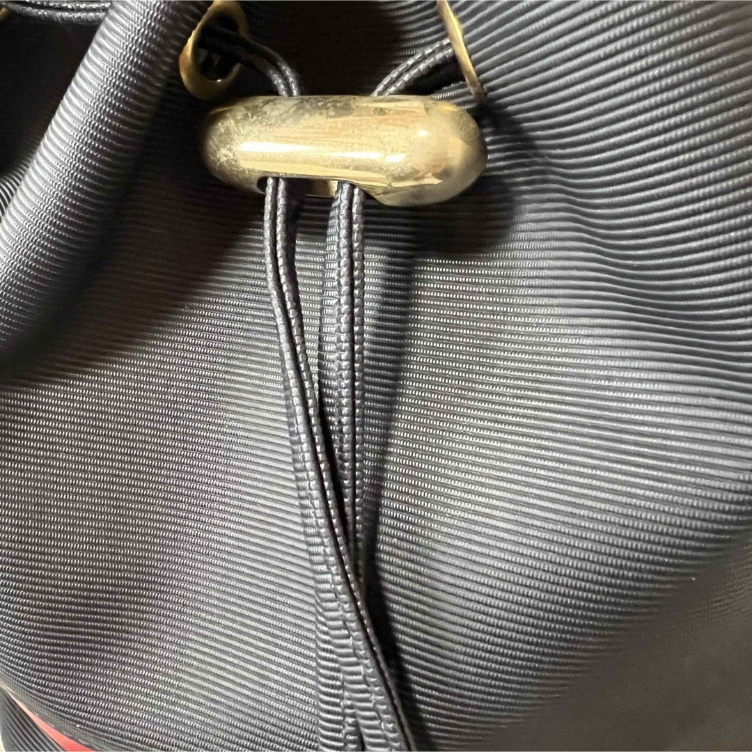 ROBERTA DI CAMERINO(ロベルタディカメリーノ)のロベルタディカメリーノ　巾着バッグ　ショルダーバッグ  ネイビー レディースのバッグ(ショルダーバッグ)の商品写真