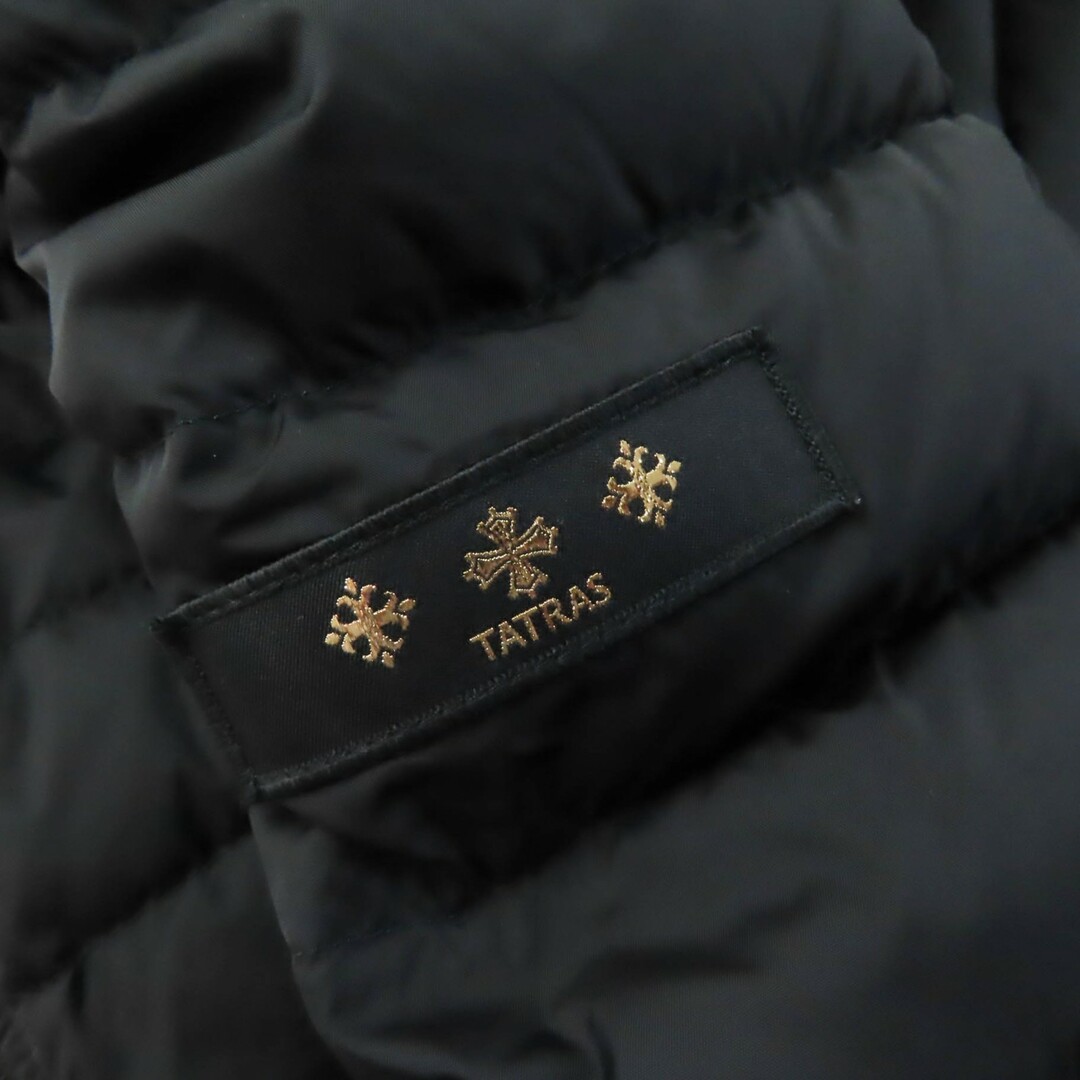 TATRAS(タトラス)の極美品★TATRAS タトラス 23年製 LTAT23A4951-D SHIROKU シロク ロゴワッペン・フード付 ZIP UP  ダウンジャケット ブラック 3 正規品 レディース レディースのジャケット/アウター(ダウンジャケット)の商品写真