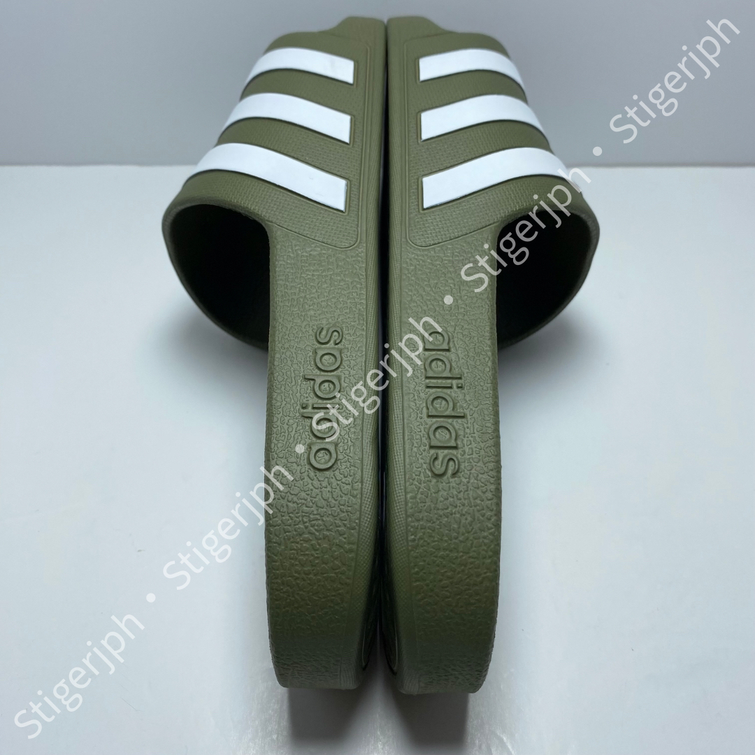 adidas(アディダス)のアディダス　アディレッタアクア　オリーブ　ホワイト　27.5CM メンズの靴/シューズ(サンダル)の商品写真