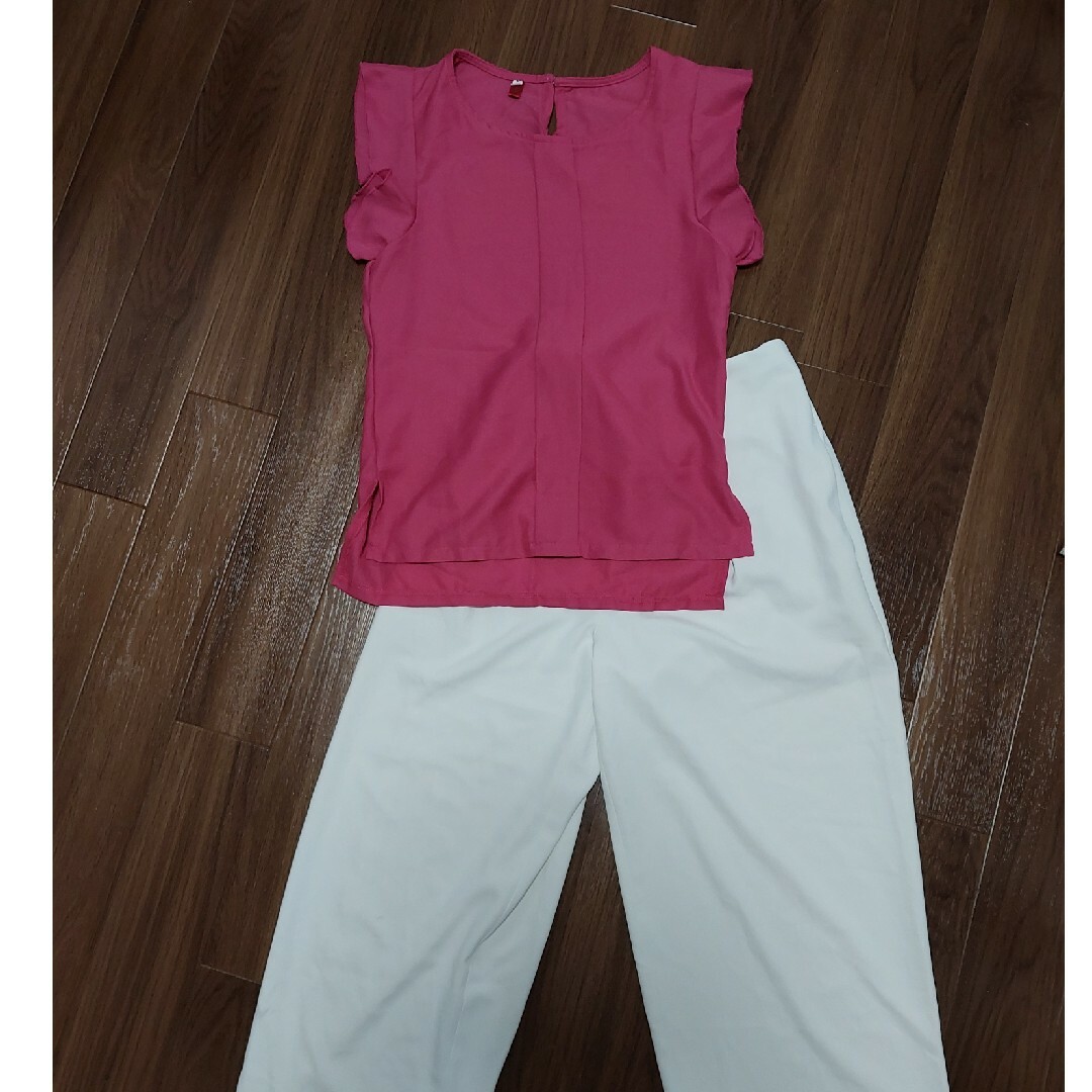 新品　ビビットピンク　ブラウス レディースのトップス(シャツ/ブラウス(半袖/袖なし))の商品写真