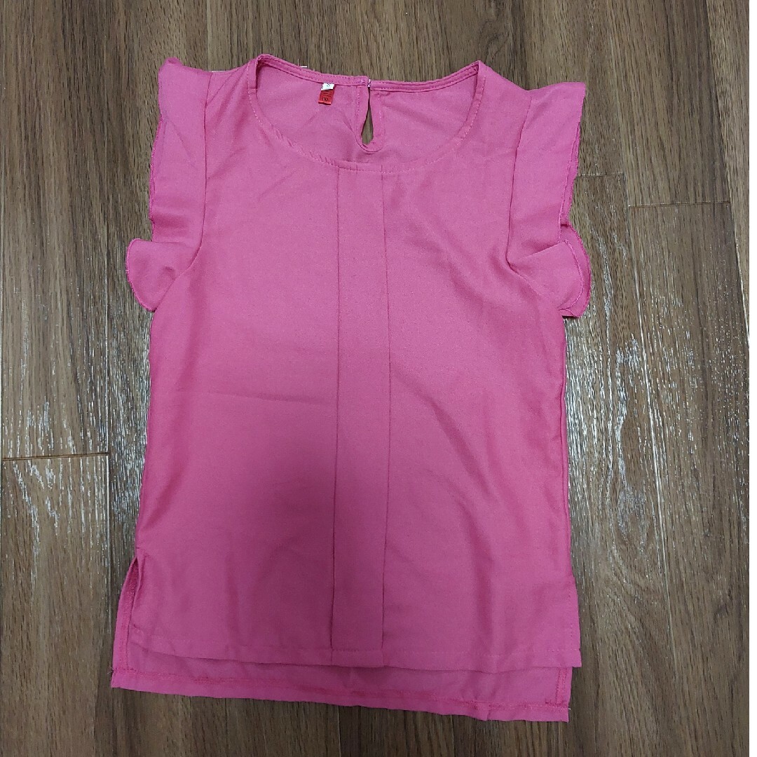 新品　ビビットピンク　ブラウス レディースのトップス(シャツ/ブラウス(半袖/袖なし))の商品写真