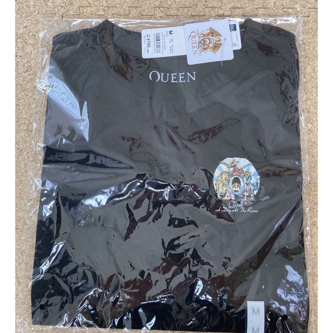 GU(ジーユー)の【GU】　QUEEN Tシャツ（M） レディースのトップス(Tシャツ(半袖/袖なし))の商品写真