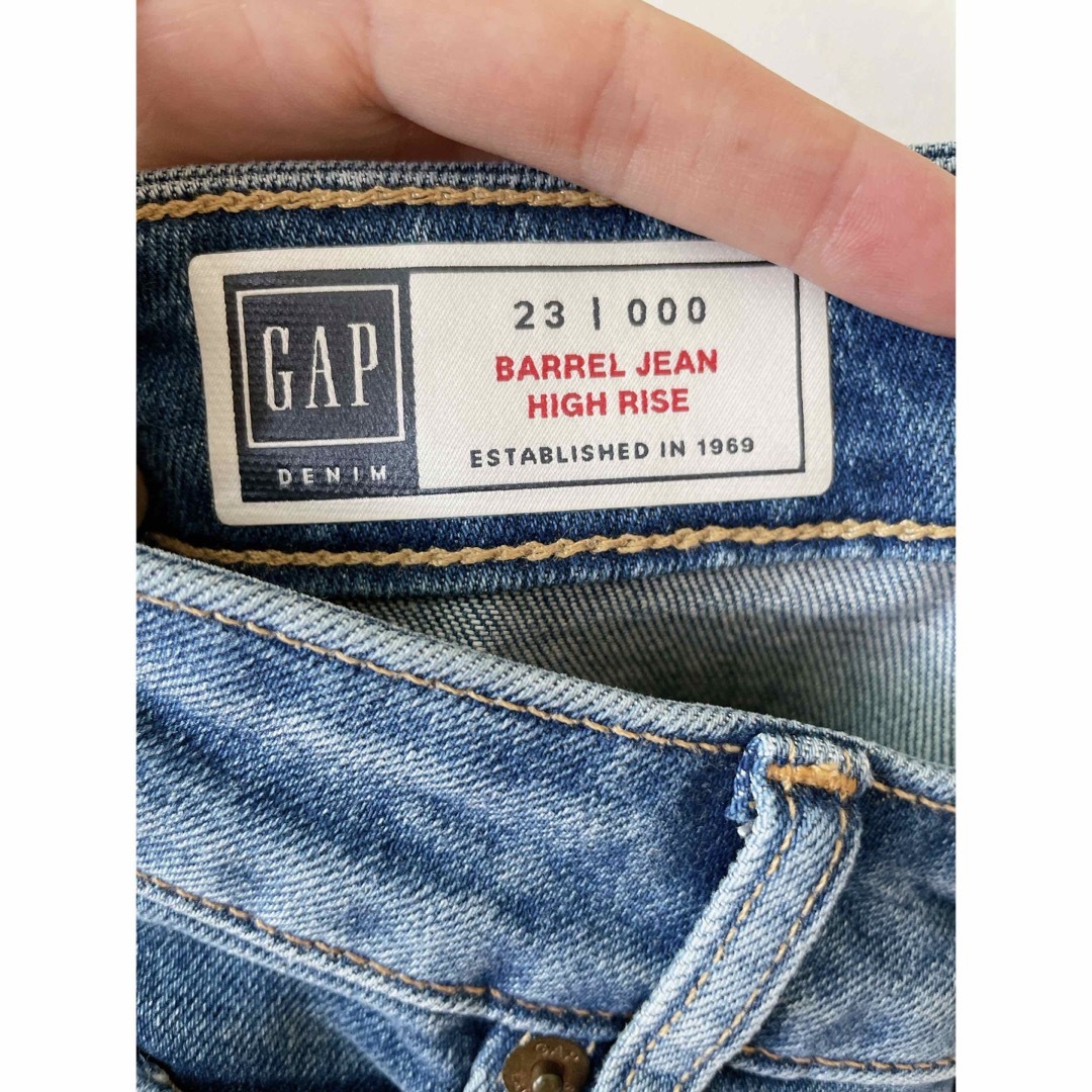 GAP(ギャップ)のGAP ダメージバレルジーンズ レディースのパンツ(デニム/ジーンズ)の商品写真