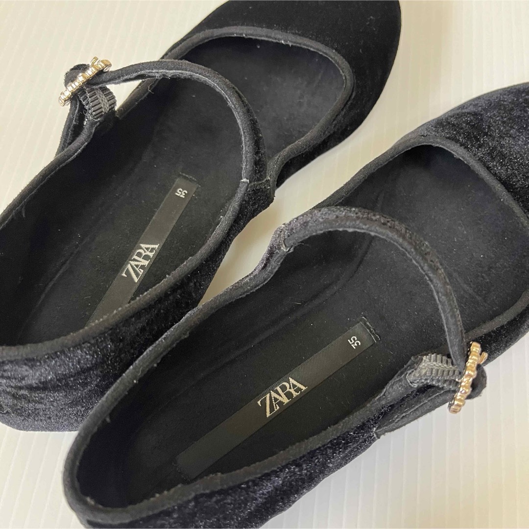 ZARA(ザラ)のZARA ザラ ビジューアンクルストラップバレエフラットシューズ 35 黒 レディースの靴/シューズ(バレエシューズ)の商品写真