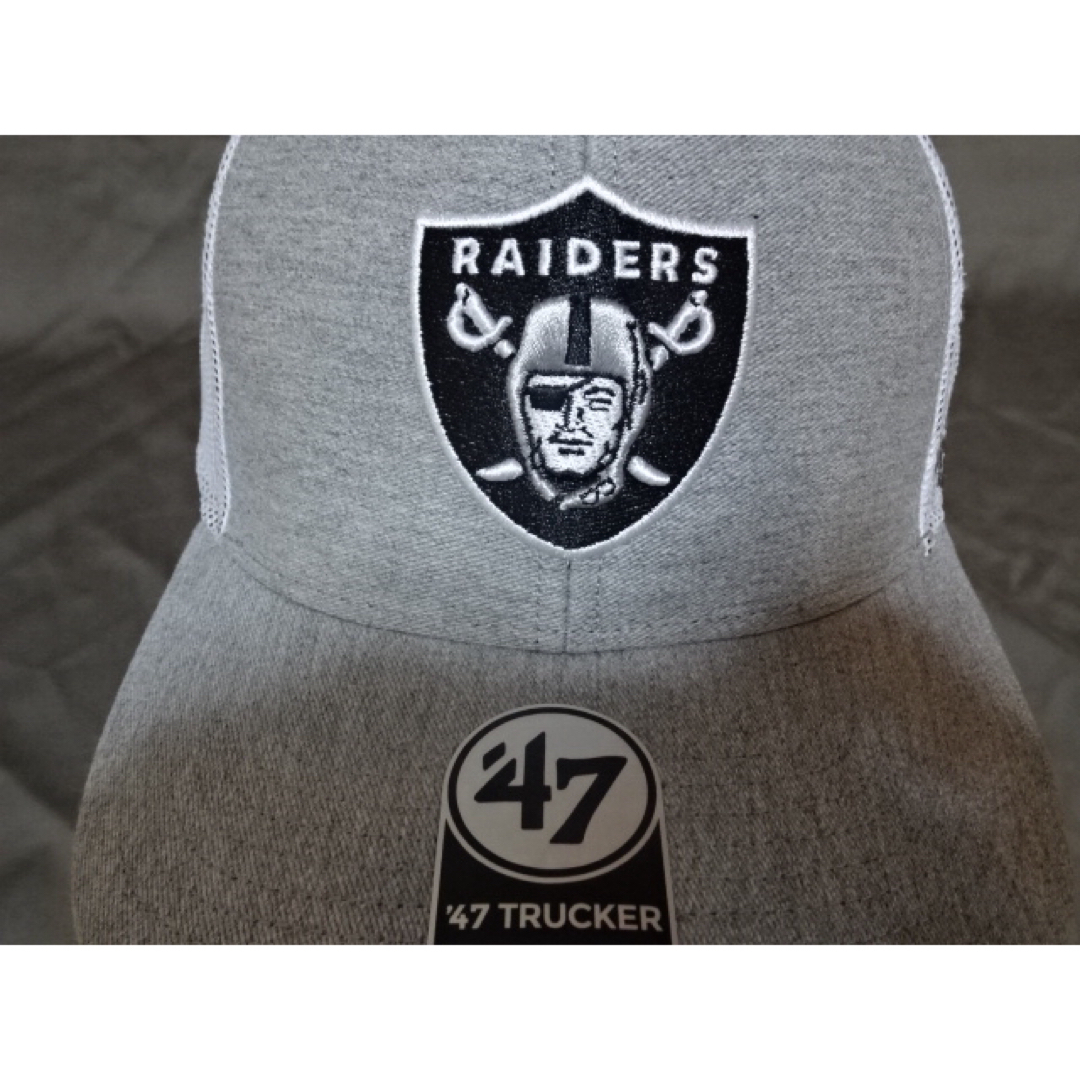 47 Brand(フォーティセブン)の 【47BRAND】NFLアメフト ラスベガス レイダース ロゴ刺繍キャップ メンズの帽子(キャップ)の商品写真