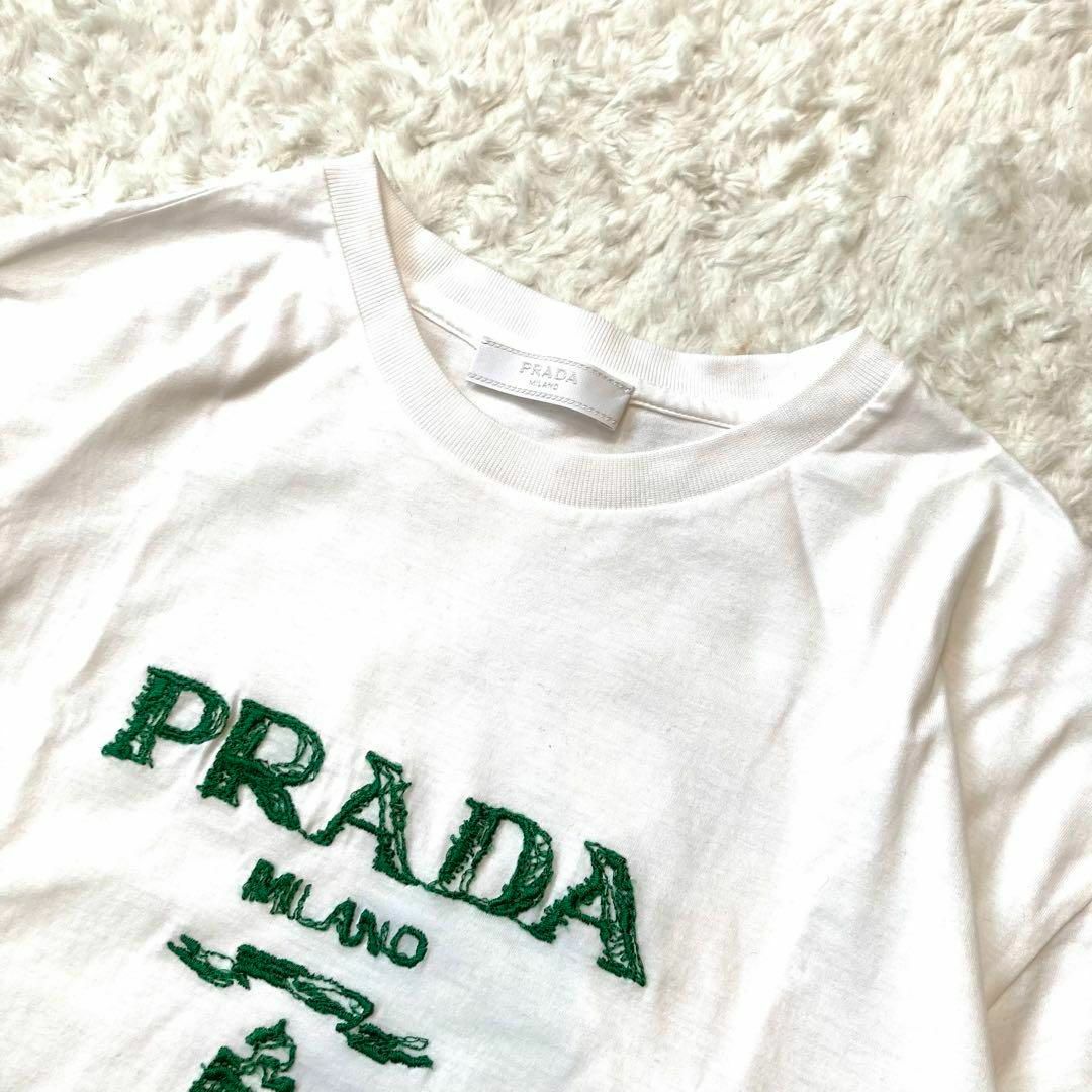 PRADA(プラダ)の【未使用級】PRADA プラダ Tシャツ ホワイト 刺繍ロゴ コットン S メンズのトップス(Tシャツ/カットソー(半袖/袖なし))の商品写真