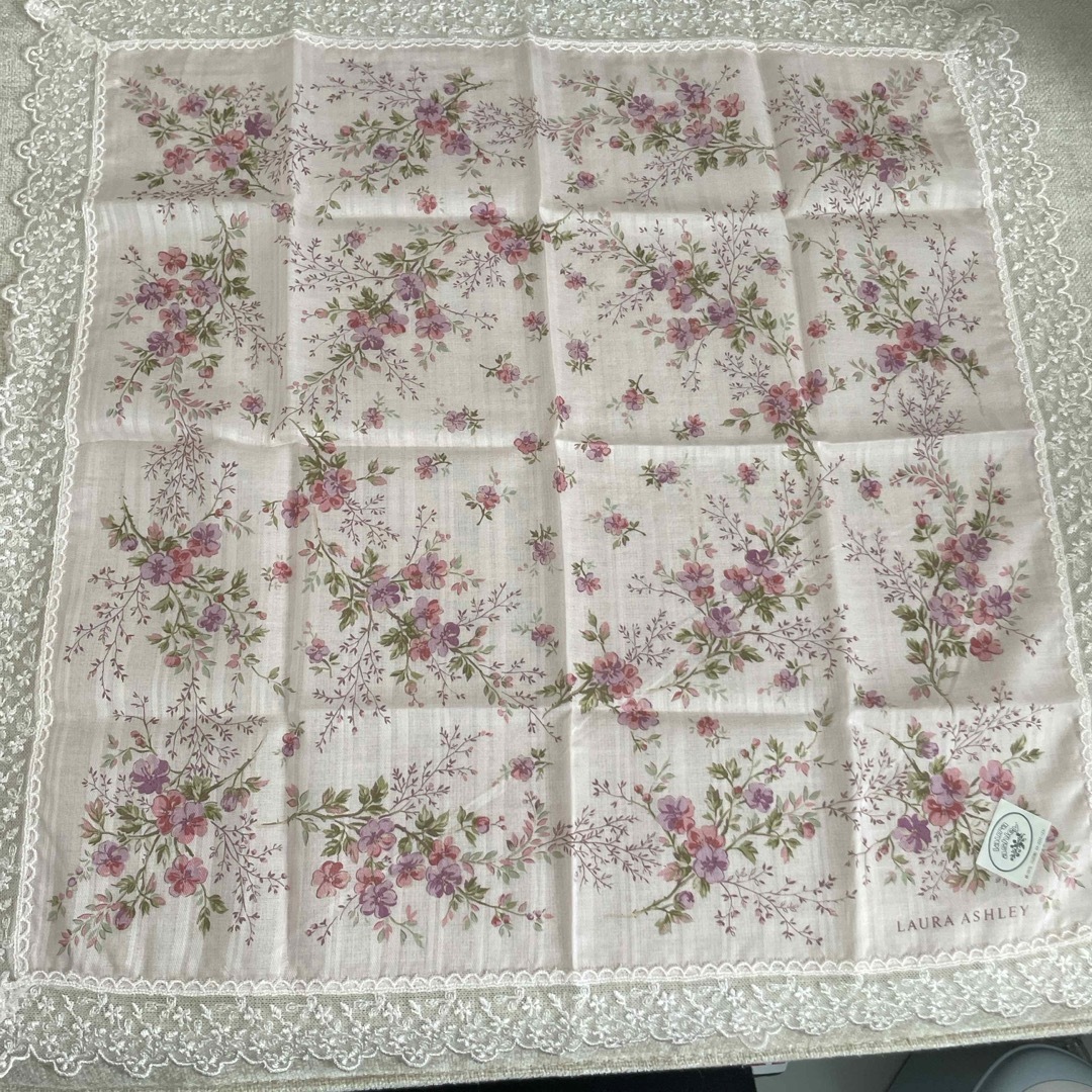 LAURA ASHLEY(ローラアシュレイ)のlaura ashley ハンカチ2点セット レディースのファッション小物(ハンカチ)の商品写真