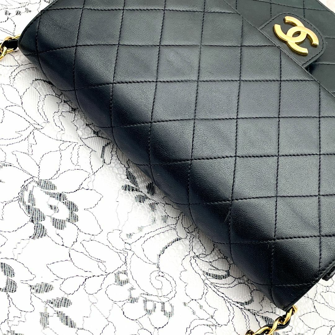 CHANEL(シャネル)の★極美品★　CHANEL　マトラッセ　プッシュロック　チェーン　ショルダーバッグ レディースのバッグ(ショルダーバッグ)の商品写真