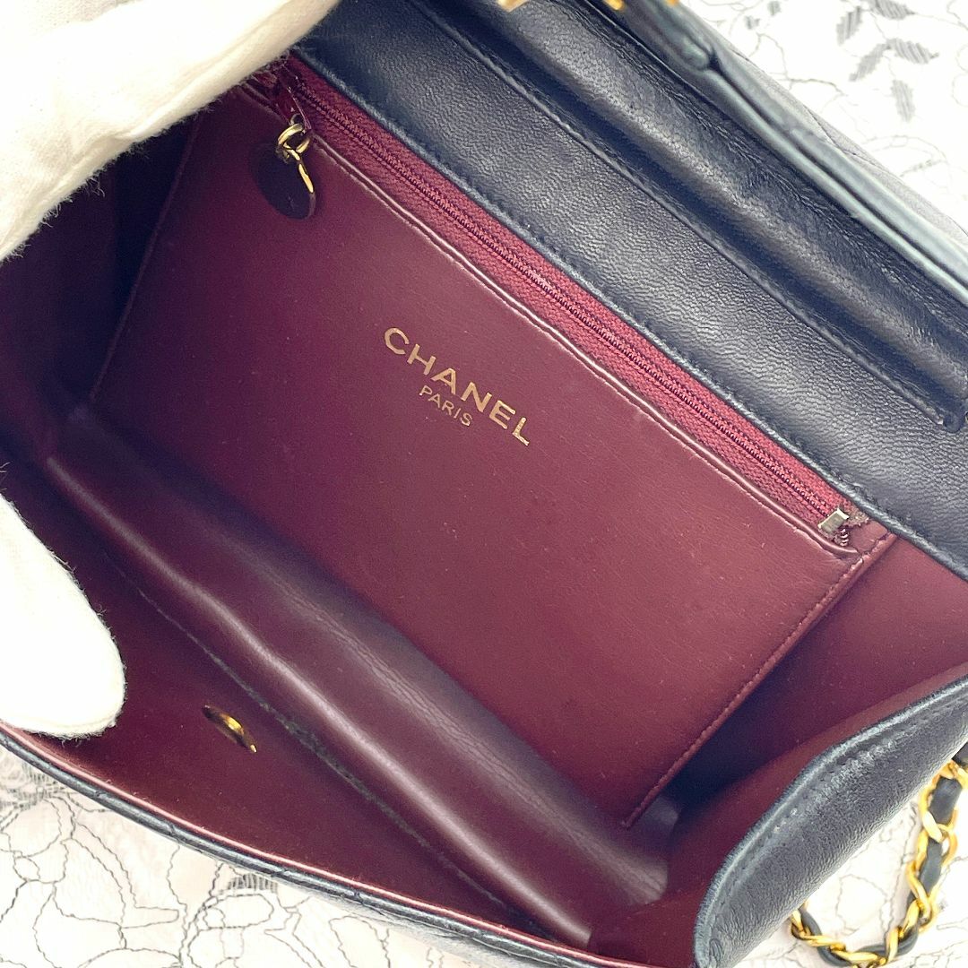 CHANEL(シャネル)の★極美品★　CHANEL　マトラッセ　プッシュロック　チェーン　ショルダーバッグ レディースのバッグ(ショルダーバッグ)の商品写真