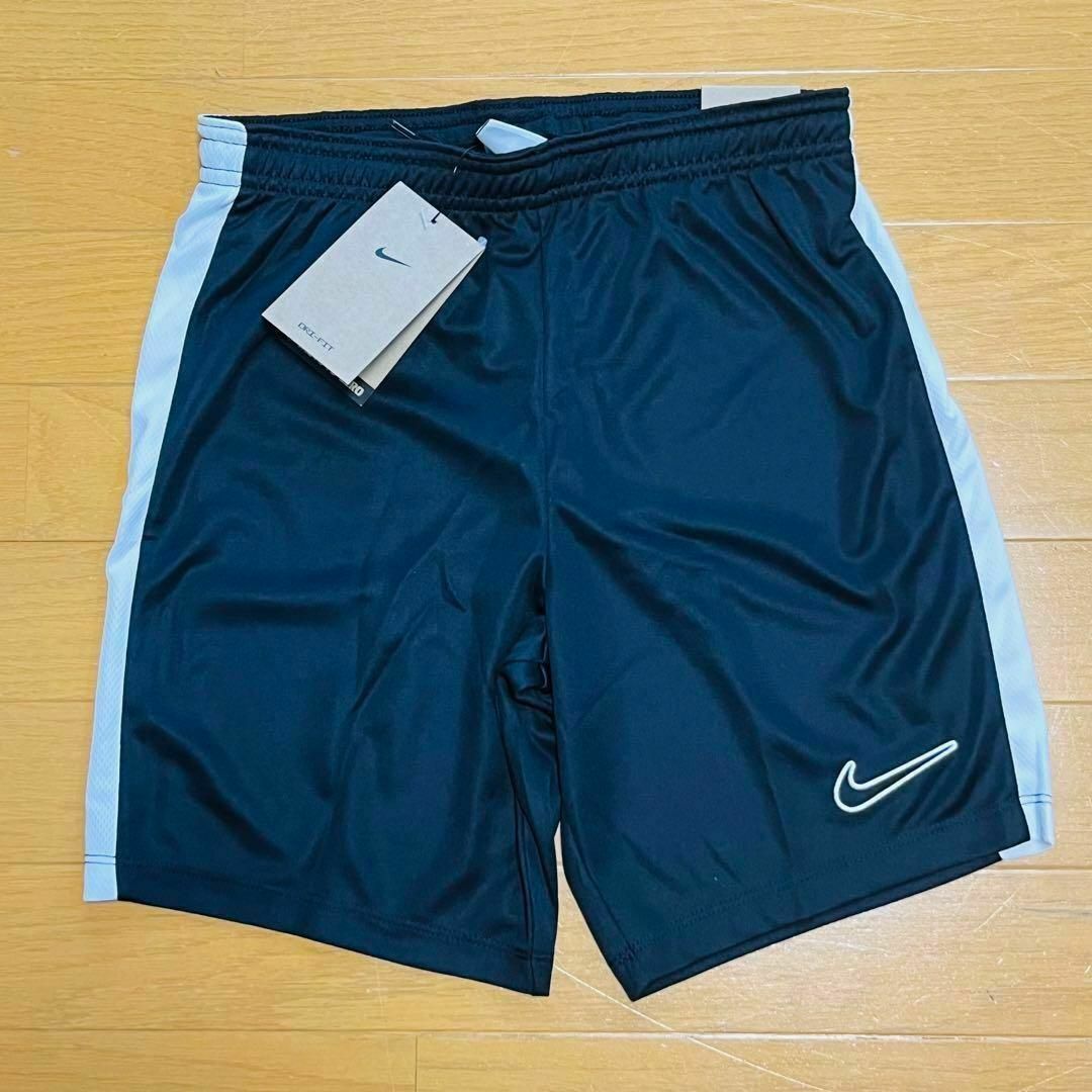 NIKE(ナイキ)の【新品】NIKE　160　セットアップ　上下セット　黒　半袖Tシャツ・パンツ キッズ/ベビー/マタニティのキッズ服男の子用(90cm~)(Tシャツ/カットソー)の商品写真