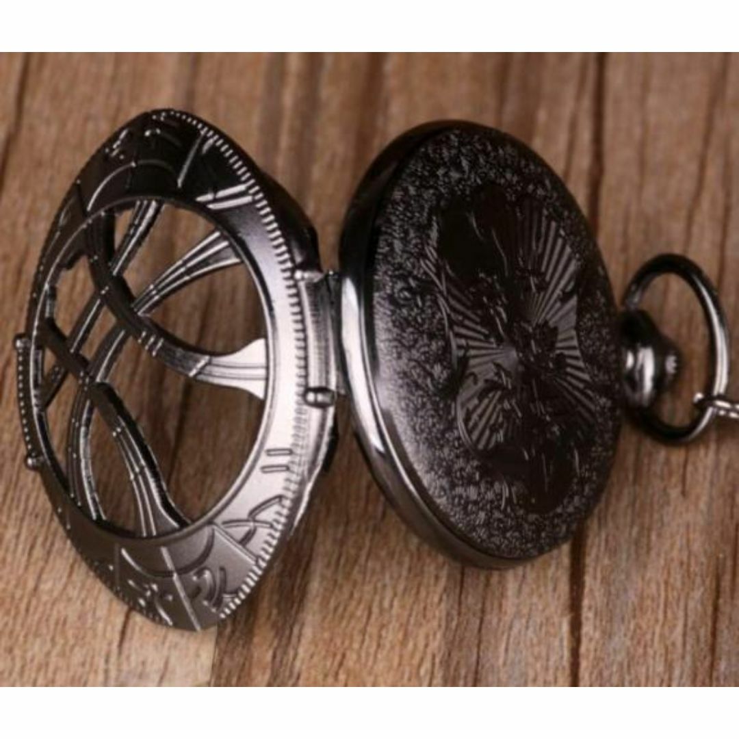 【懐中時計】アーモンドアイ形×ブラックシルバー ペンダントウォッチ ネックレス レディースのアクセサリー(ネックレス)の商品写真