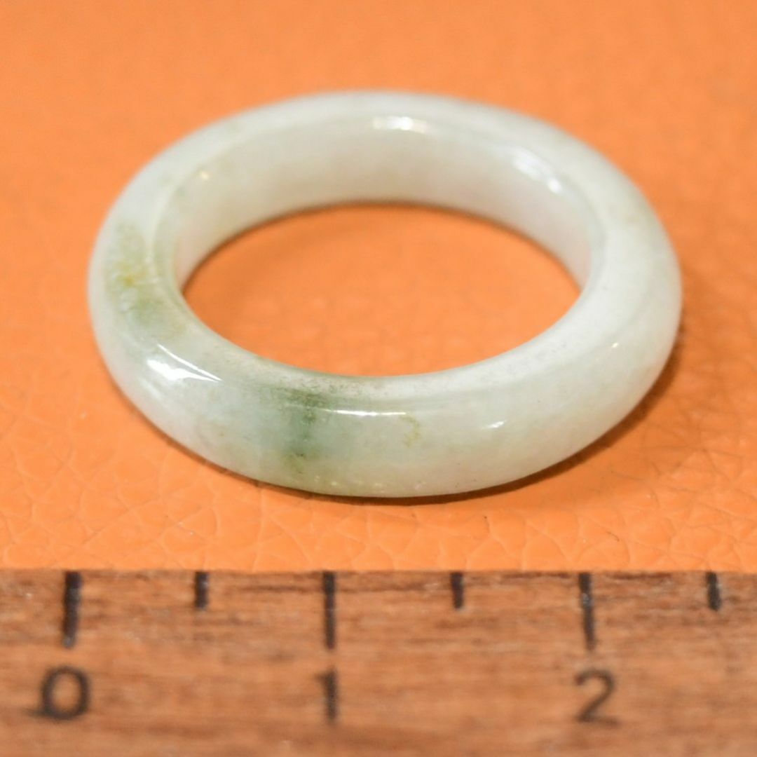 J1302　ヒスイ　翡翠　リング　指輪　14.5号　ミャンマー　ジェイド　送料込 レディースのアクセサリー(リング(指輪))の商品写真
