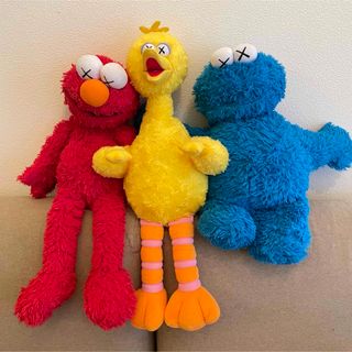 ユニクロ(UNIQLO)のUNIQLO KAWS×Sesame Street コラボ ぬいぐるみ(その他)