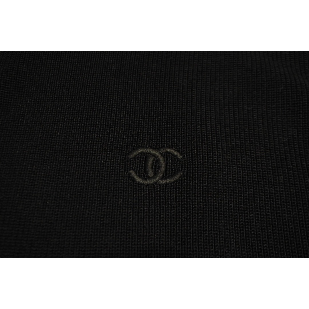 CHANEL(シャネル)のCHANEL シャネル 半袖 ニット 丸首 ココマーク 刺繍 ウール ブラック レディース 美品 中古 62889 レディースのトップス(Tシャツ(半袖/袖なし))の商品写真