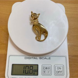 【新品未使用】ゴールド 猫 石付き ブローチ