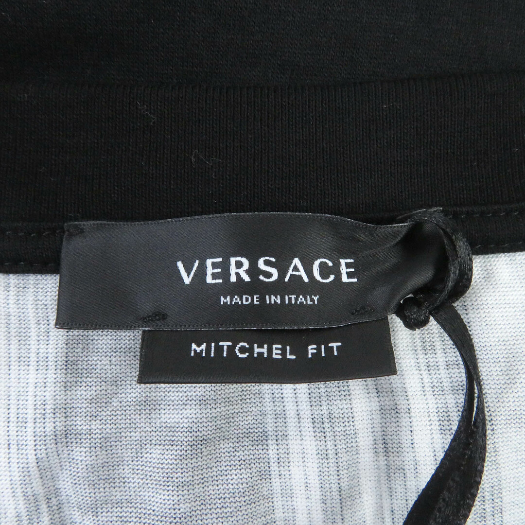 VERSACE(ヴェルサーチ)の未使用品□VERSACE ヴェルサーチ 2020年製 A89002 コットン100％ MITCHEL FIT ストライプ柄 カットソー 半袖Ｔシャツ ブラック XL イタリア製 正規品 メンズ メンズのトップス(Tシャツ/カットソー(半袖/袖なし))の商品写真