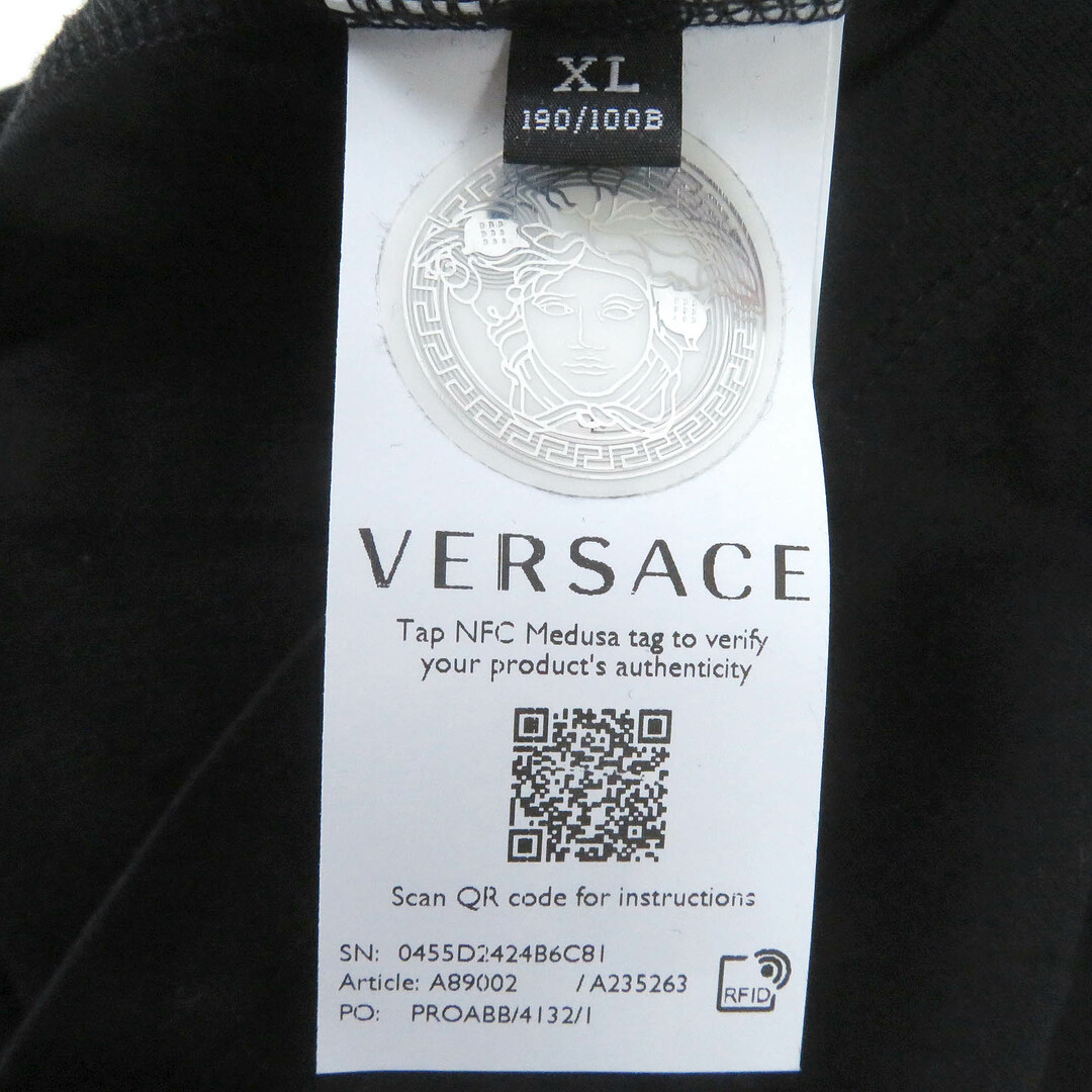 VERSACE(ヴェルサーチ)の未使用品□VERSACE ヴェルサーチ 2020年製 A89002 コットン100％ MITCHEL FIT ストライプ柄 カットソー 半袖Ｔシャツ ブラック XL イタリア製 正規品 メンズ メンズのトップス(Tシャツ/カットソー(半袖/袖なし))の商品写真